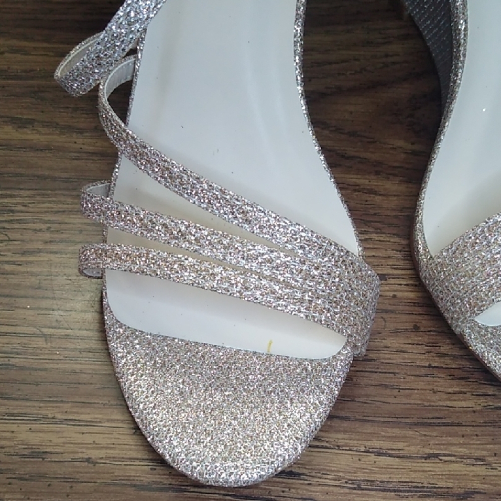 Benjamin Walk Gold Heels Elegant Strappy Design - Picture 5 of 11
